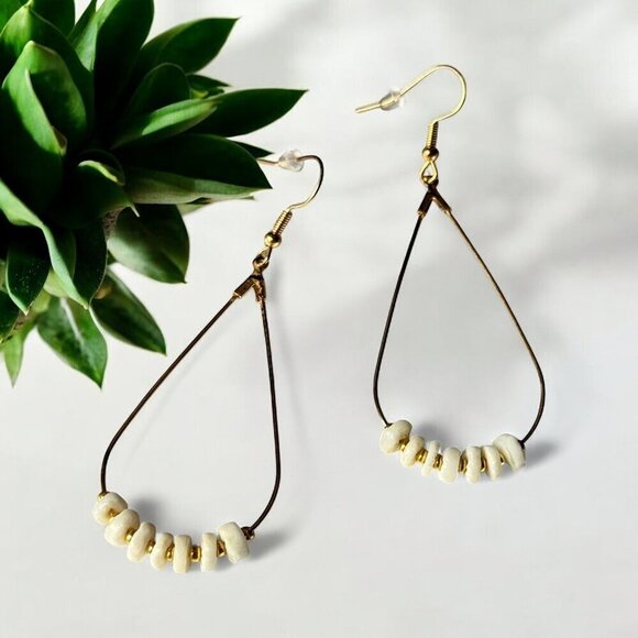 REIMAGINED Carved Shell Bead Dangle Earrings Gold Tone - Picture 7 of 8